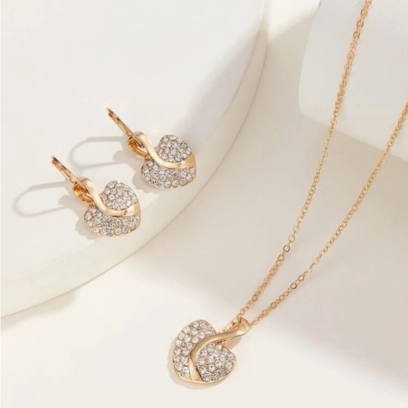 🆕 Gold & Crystal Heart Necklace & Earrings Set!!! Brand New!!!! - Picture 2 of 5